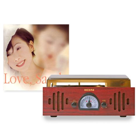 【精選唱片珍藏組】IONAudioTrioLPneo3合1復古箱式黑膠唱機/AM/FM收音機+林憶蓮Love,Sandy白色彩膠