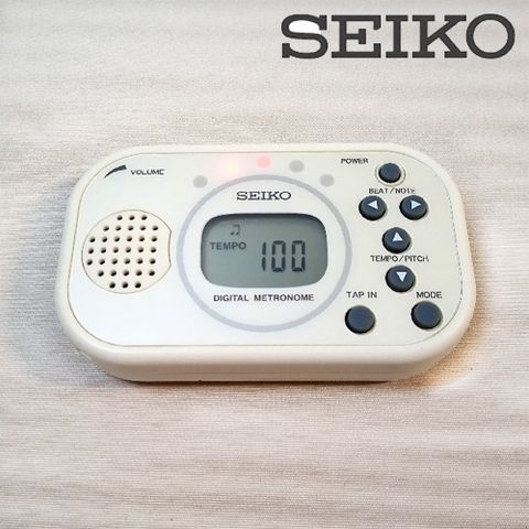 SEIKO 精工 DM100 數位節拍器 / 可固定於譜架 / 白色