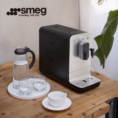 【SMEG】義大利全自動義式咖啡機(BCC12款)-耀岩黑