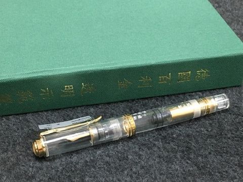 Pelikan 百利金 德國   M800 DEMONSTRATOR TRADITIONAL CHINESE 限量版透明示範鋼筆(繁體中文版)