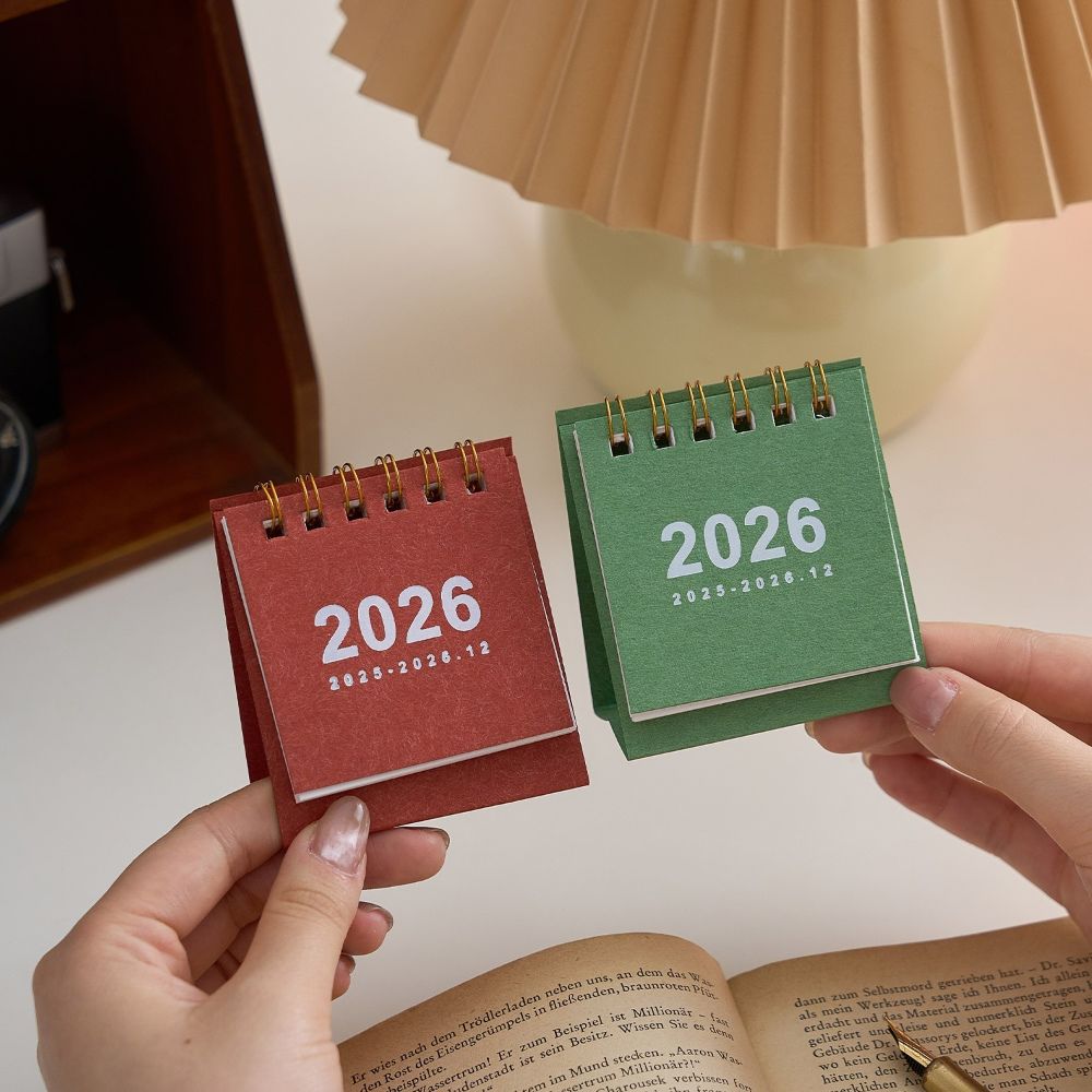 荷生活 簡約素色2026線圈設計迷你桌曆 三角底座站立穩固便攜行事曆-4入