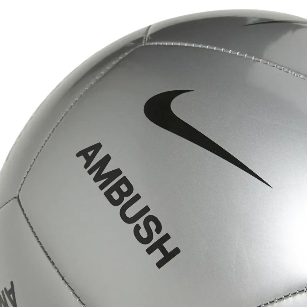 NIKE 耐吉 Ambush x Nike Pitch Football 足球 金屬銀 聯名款 FN1583-095