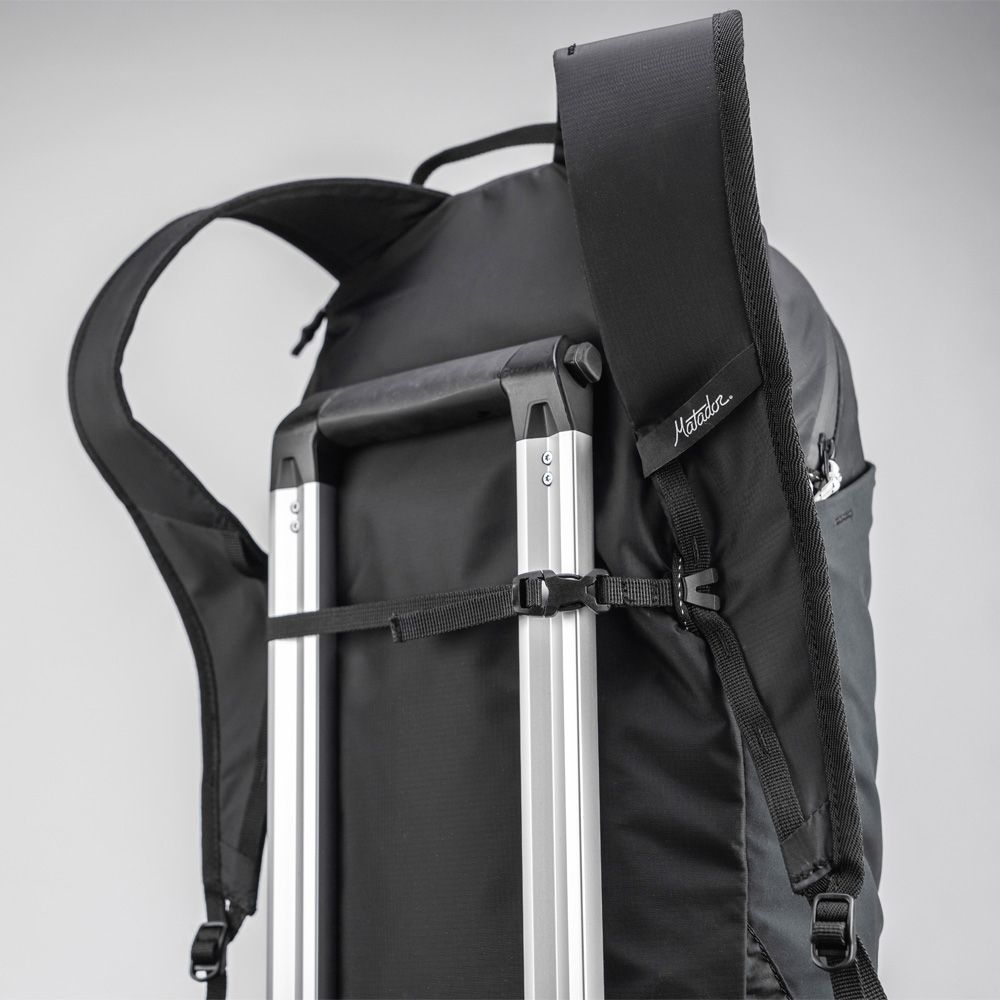 Matador 鬥牛士  ReFraction Packable Backpack16L輕量防水便攜折疊背包-黑色/登機包/旅行袋