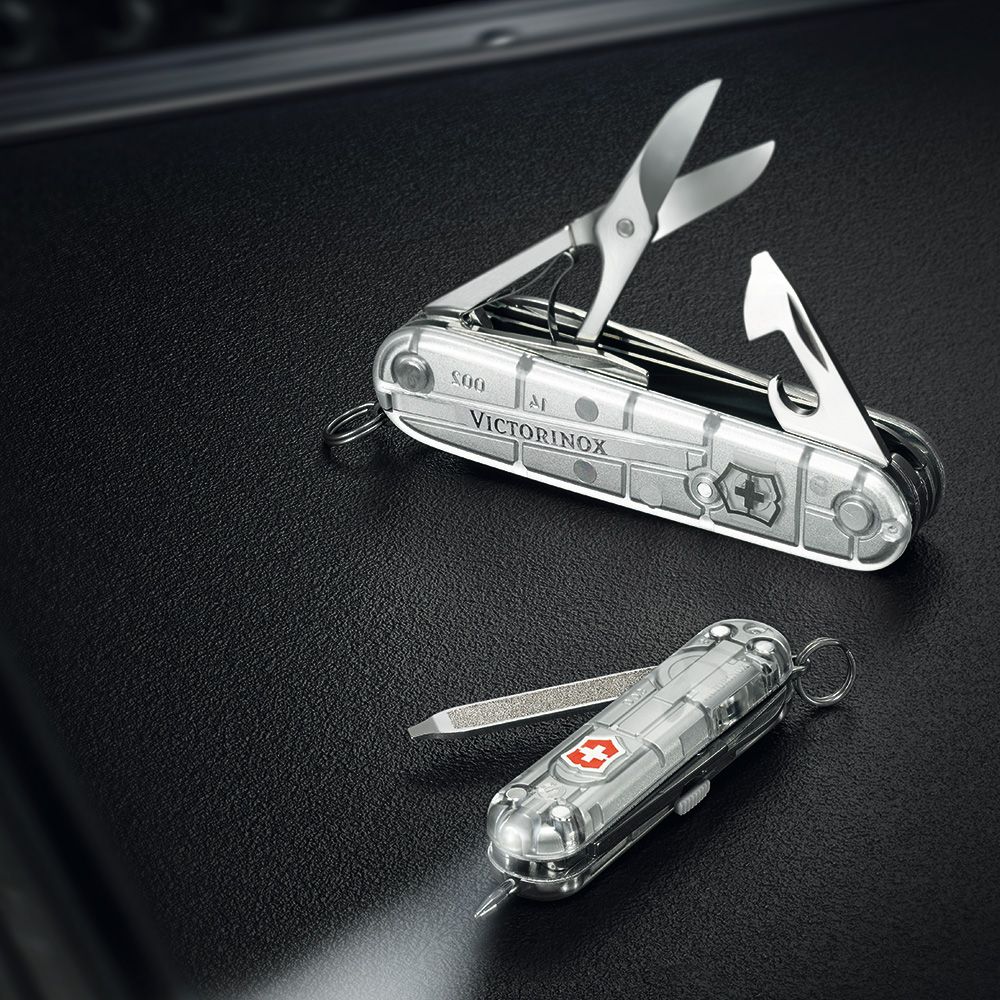 VICTORINOX 維氏  Silver Tech 15用瑞士刀 (13713.T7)