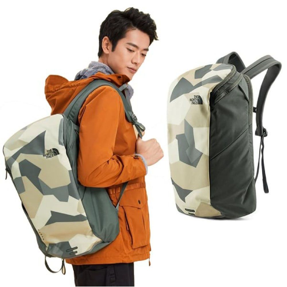 The North Face 北面 FSBXGY 多功能耐久防潑水後背包26L(電腦書包_可容15吋筆電) /FlexVent 背負系統_2ZEK-BP5 迷彩 N