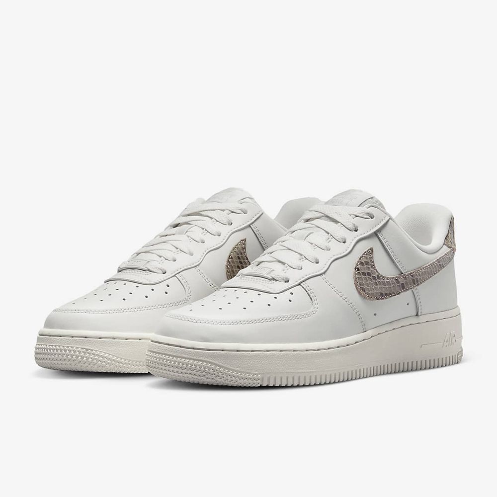 NIKE】WMNS AIR FORCE 1 07 休閒鞋女鞋皮革蛇紋白色-DD8959002