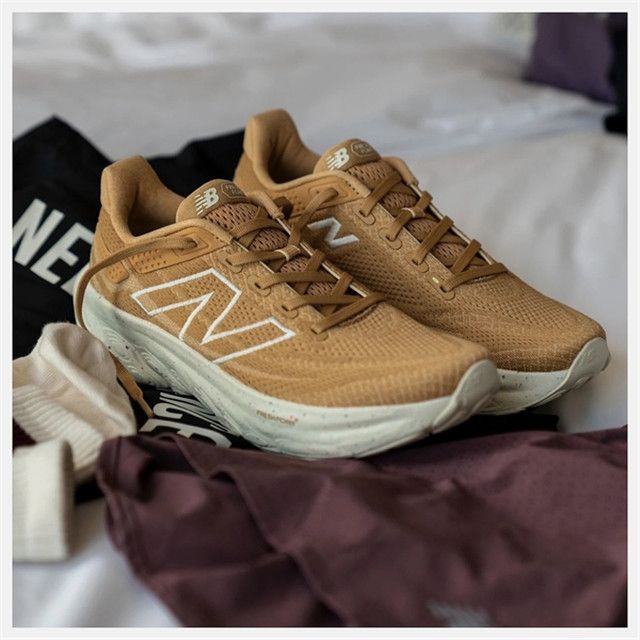 NEW BALANCE  慢跑鞋 NB1080 卡其金色 D楦 運動 女 W1080N13