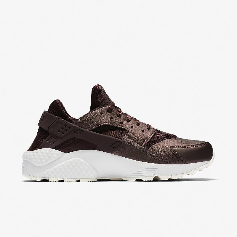 Nike 耐吉武士鞋Wmns Air Huarache Run PRM TXT 女鞋咖啡金屬感休閒鞋