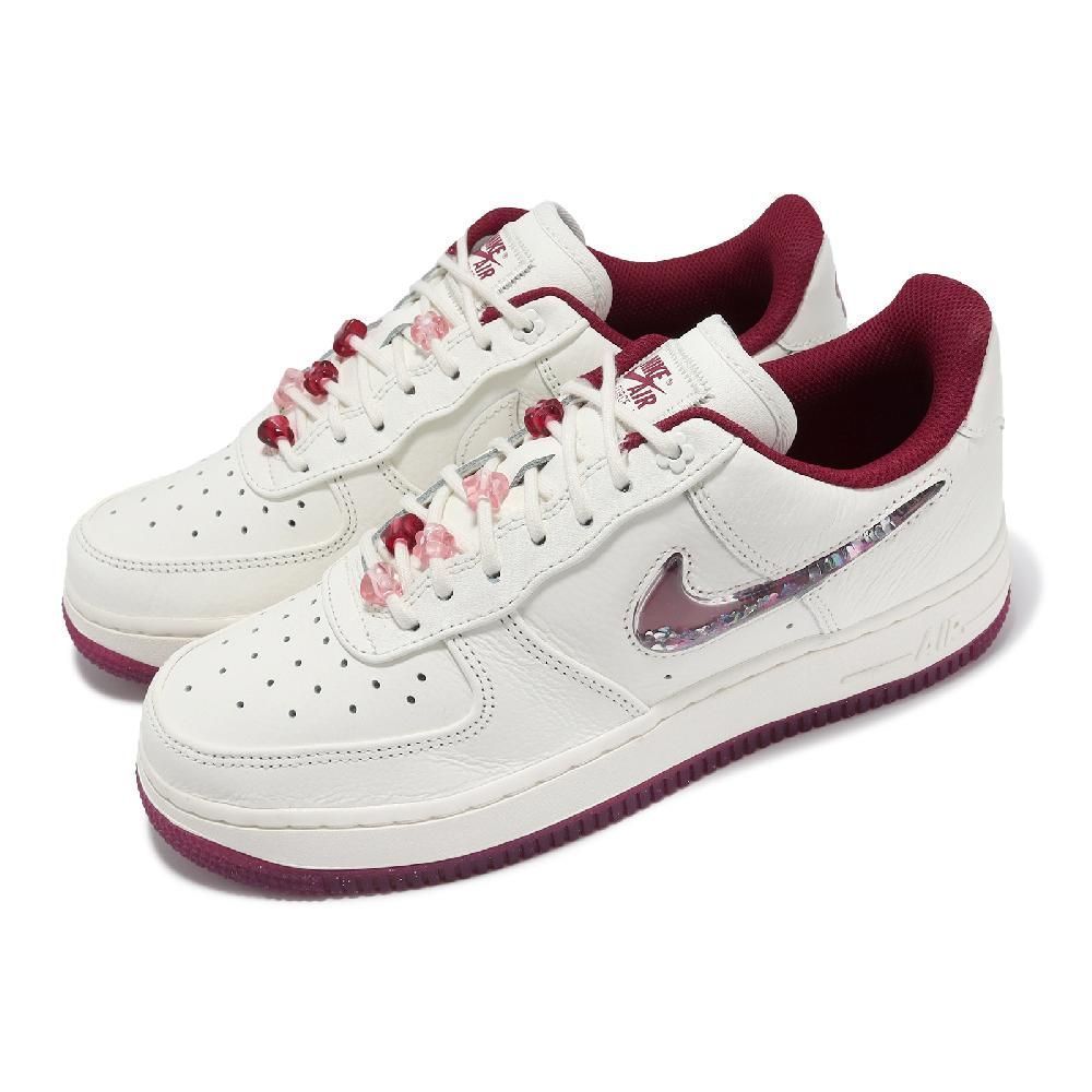 NIKE 耐吉   Wmns Air Force 1 07 SE PRM 女鞋 情人節 吊飾 米白 莓紅 AF1 FZ5068-161