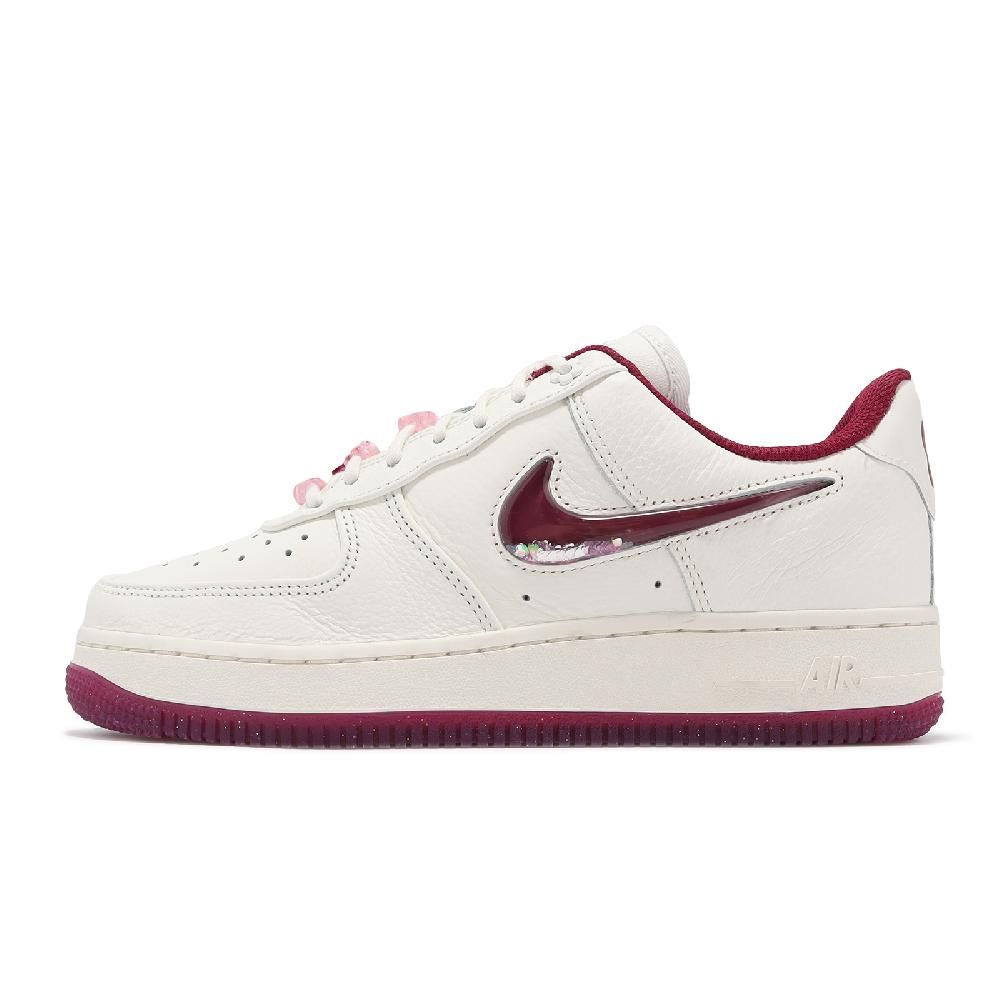 NIKE 耐吉   Wmns Air Force 1 07 SE PRM 女鞋 情人節 吊飾 米白 莓紅 AF1 FZ5068-161