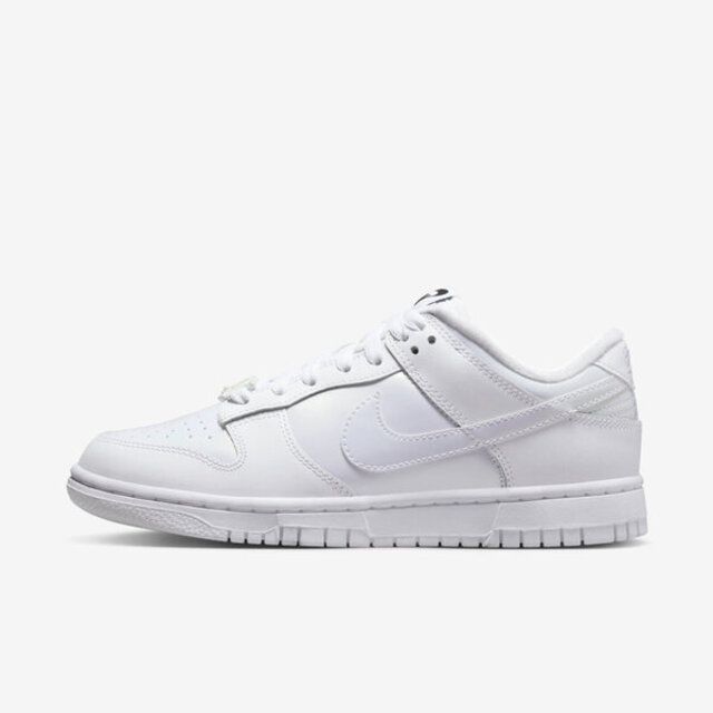 NIKE 耐吉  W Dunk Low SE [FD8683-100] 女 休閒鞋 經典 復古 低筒 舒適 潮流 穿搭 珠光白