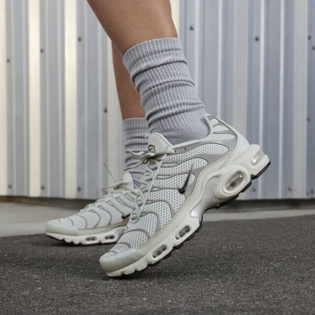 NIKE 耐吉  W Air Max Plus FV8480-002 女 休閒鞋 運動 慢跑 氣墊 反光 流行 穿搭 銀灰