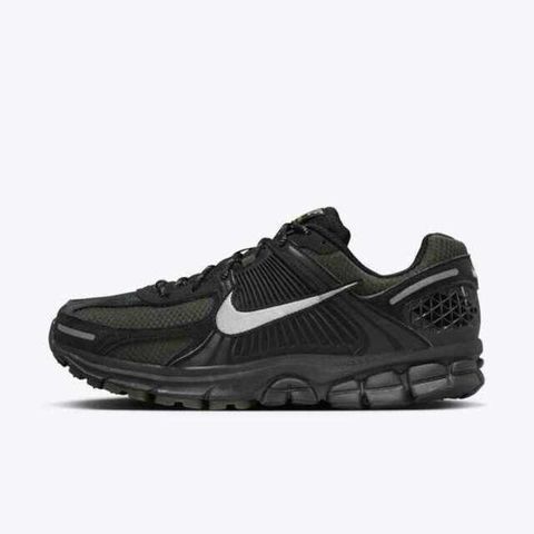 NIKE 耐吉 Nike Zoom Vomero 5 [HV2527-001] 男 休閒鞋 運動 復古 慢跑 反光 緩震 黑 深綠
