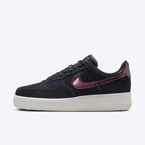 Nike Wmns Air Force 1 '07 SE [HJ4401-002] 女 運動休閒鞋 AF1 金屬勾 黑紫
