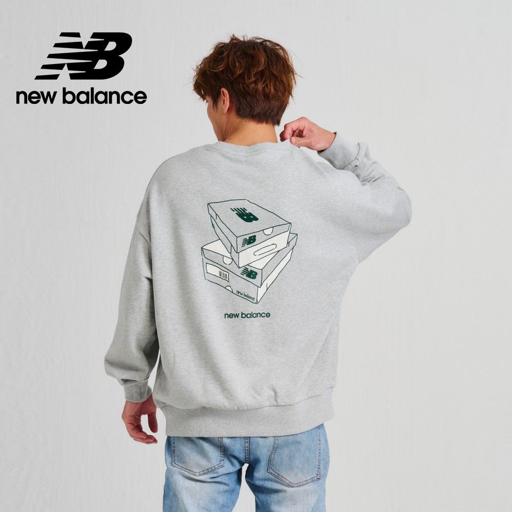 New Balance]SDS背面插畫長袖上衣大學T_男性_灰色_AMT33365SEY