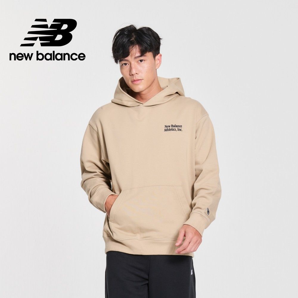 NEW BALANCE 背面標語寬鬆連帽上衣_男性_卡其色_MT41539SOT