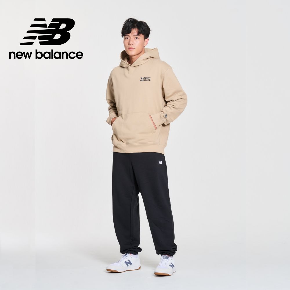 NEW BALANCE 背面標語寬鬆連帽上衣_男性_卡其色_MT41539SOT