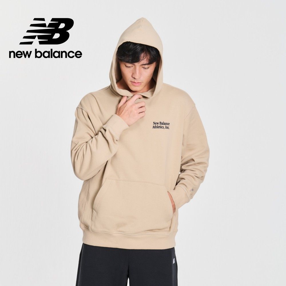 NEW BALANCE 背面標語寬鬆連帽上衣_男性_卡其色_MT41539SOT