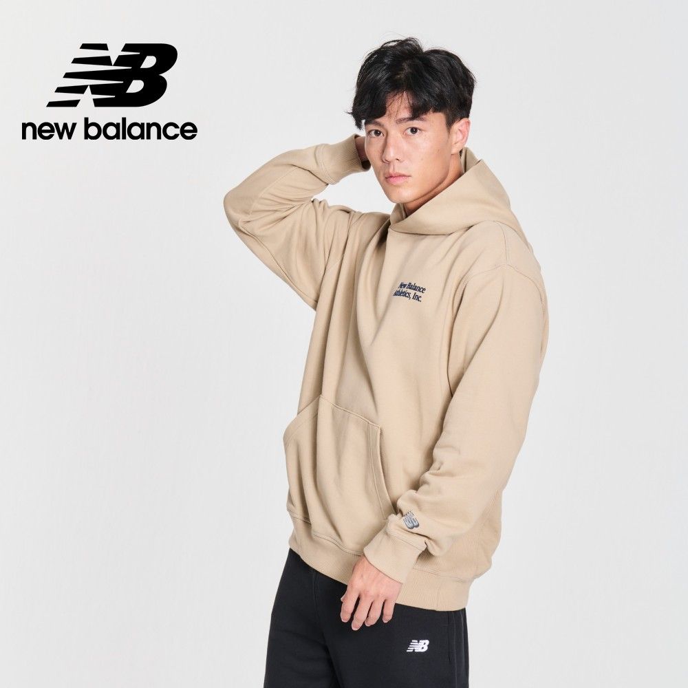 NEW BALANCE 背面標語寬鬆連帽上衣_男性_卡其色_MT41539SOT