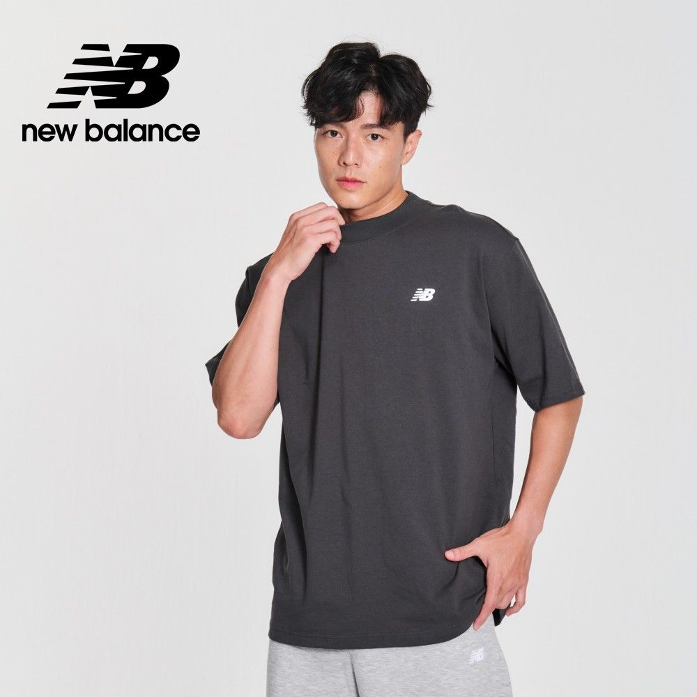 NEW BALANCE 厚磅反光標語短袖上衣_男性_墨灰色_MT41554ACK