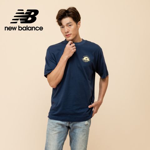 [New Balance]插畫圖案短袖上衣_男性_深藍色_MT51923NNY