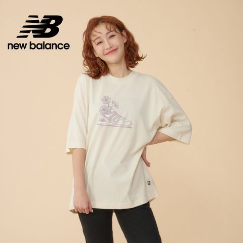 NEW BALANCE 俏皮插畫短袖上衣_女性_杏色_WT43556LIN