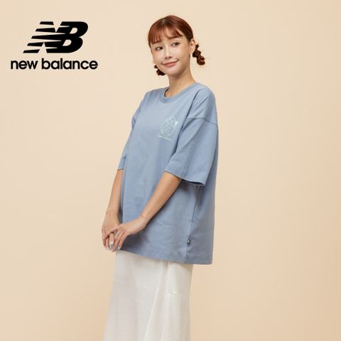 [New Balance]藝術家聯名希臘風個短袖上衣_女性_藍紫色_WT51940DUS
