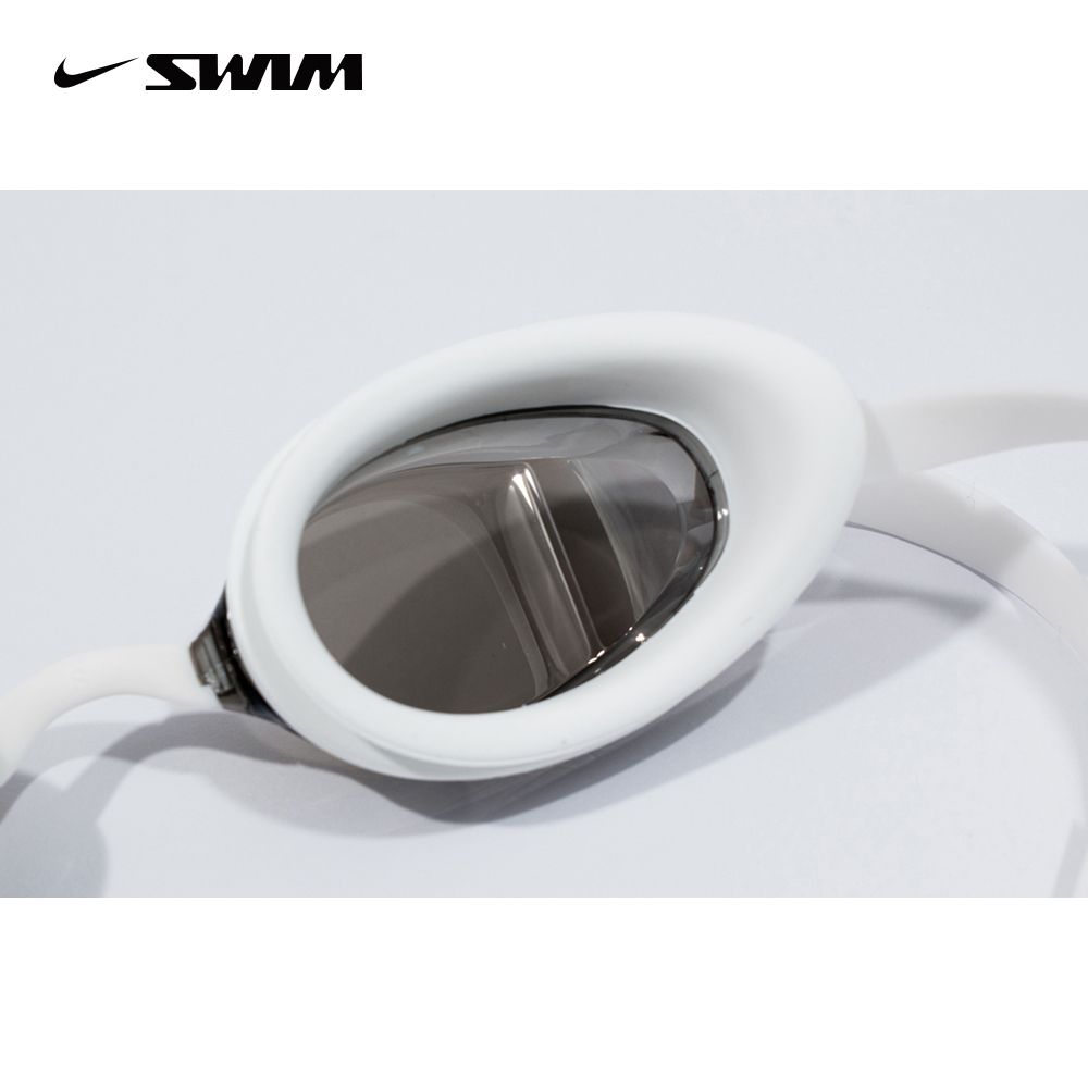 NIKE 耐吉 【 SWIM】成人抗眩光泳鏡 NESSD130