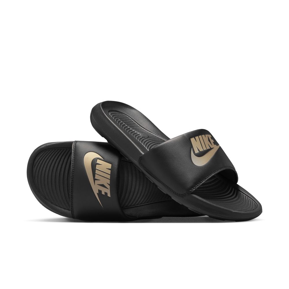  【NIKE】NIKE VICTORI ONE SLIDE 男鞋 休閒鞋 黑金-CN9675006