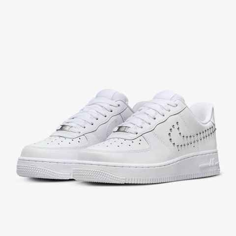 NIKE 耐吉 WMNS AIR FORCE 1 07 女鞋 休閒鞋 鉚釘 鑽勾 白-FQ8887100