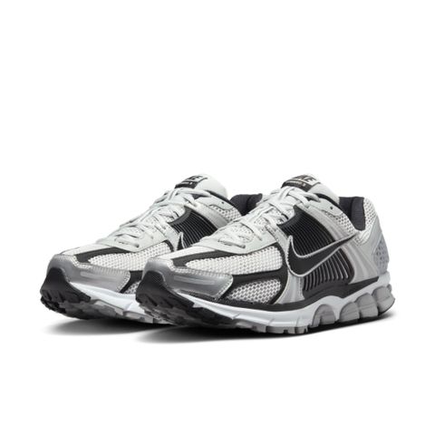 NIKE 耐吉 【NIKE】NIKE ZOOM VOMERO 5 男鞋 休閒鞋 銀黑色-FJ4151004