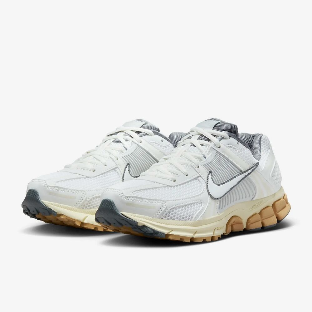 NIKE 耐吉 W NIKE ZOOM VOMERO 5 女鞋 休閒鞋 白灰 復古 奶油底-FJ2028101