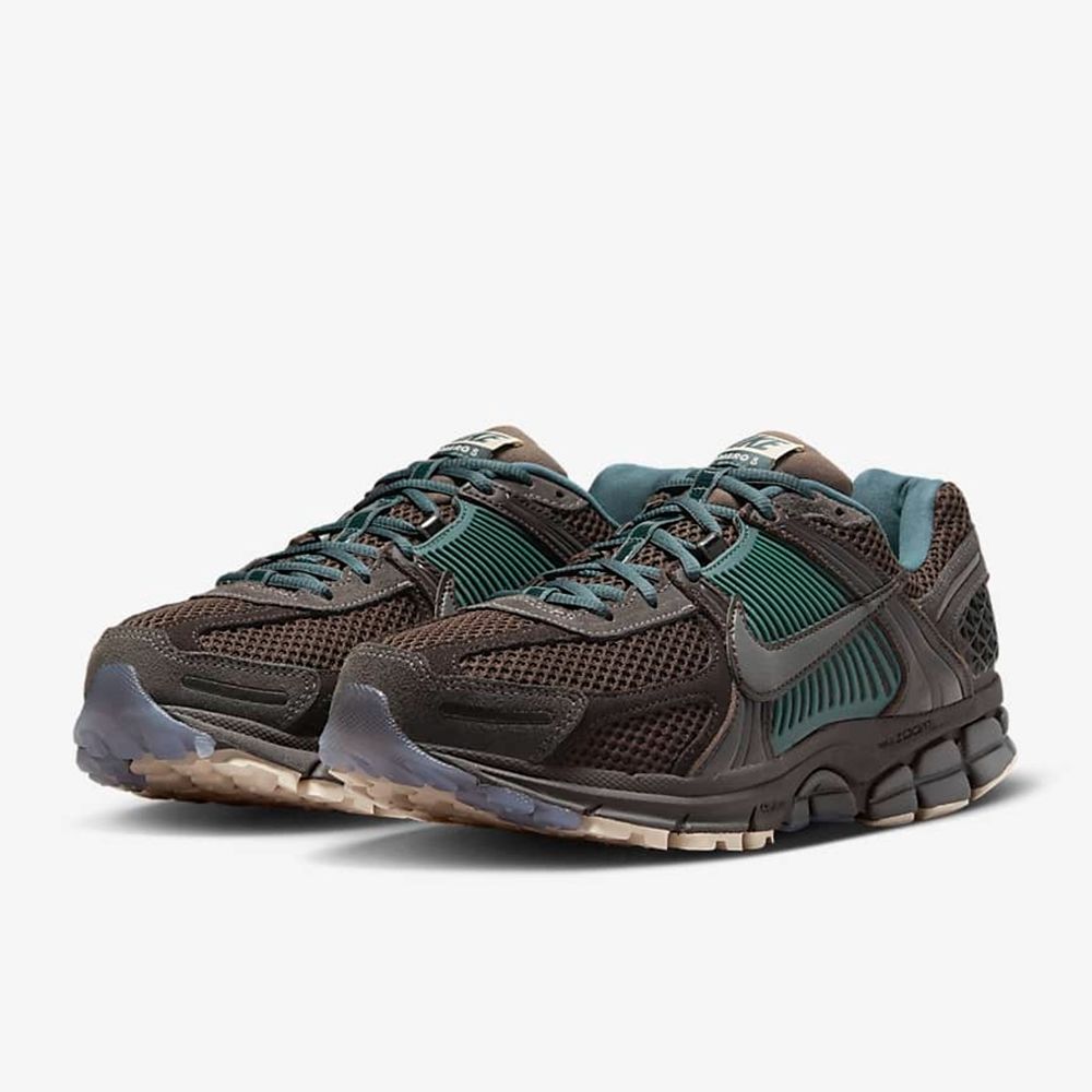  【NIKE】NIKE ZOOM VOMERO 5 PRM 男鞋 休閒鞋 黑綠-FQ8174237