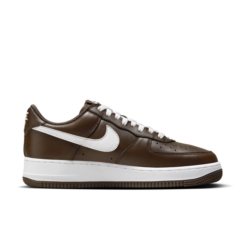 NIKE 耐吉 【NIKE】AIR FORCE 1 LOW RETRO QS 男鞋 休閒鞋 巧克力色-FD7039200