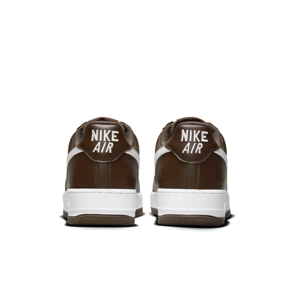 NIKE 耐吉 【NIKE】AIR FORCE 1 LOW RETRO QS 男鞋 休閒鞋 巧克力色-FD7039200