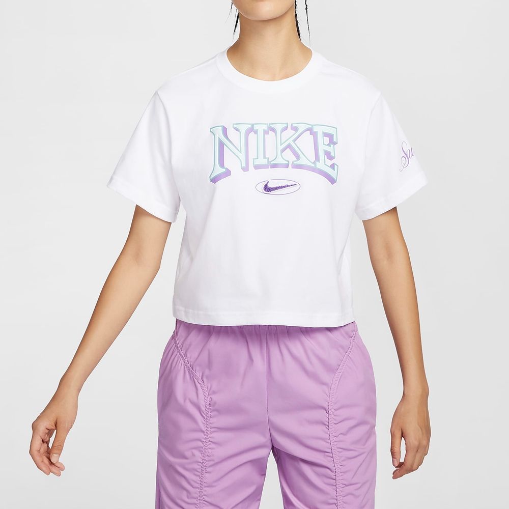 NIKE 耐吉 【NIKE】AS W NSW SS TEE OC VARZITY 女 短袖上衣 白色-FZ2856100