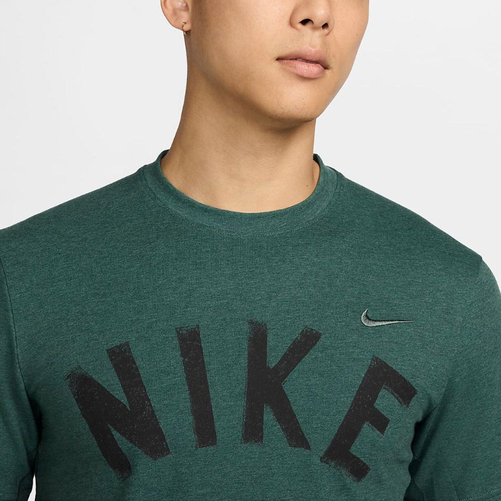 NIKE 耐吉 【NIKE】AS M NK DF PRIMARY SWOOSH TOP 男 短袖上衣 綠色-FV9771338