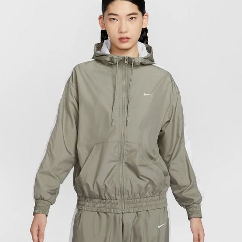 NIKE 耐吉 AS W NSW ESSNTL UV WVN JKT HD 女 風衣外套 綠色 連帽-FV6299320