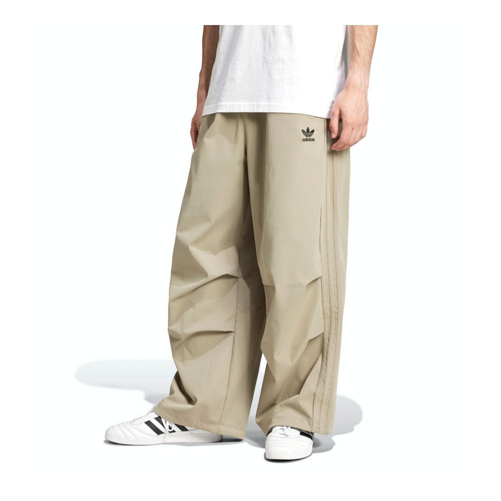 ADIDAS 愛迪達 【ADIDAS】PARACHUTE PANT 長褲 男 卡其色-IZ4849