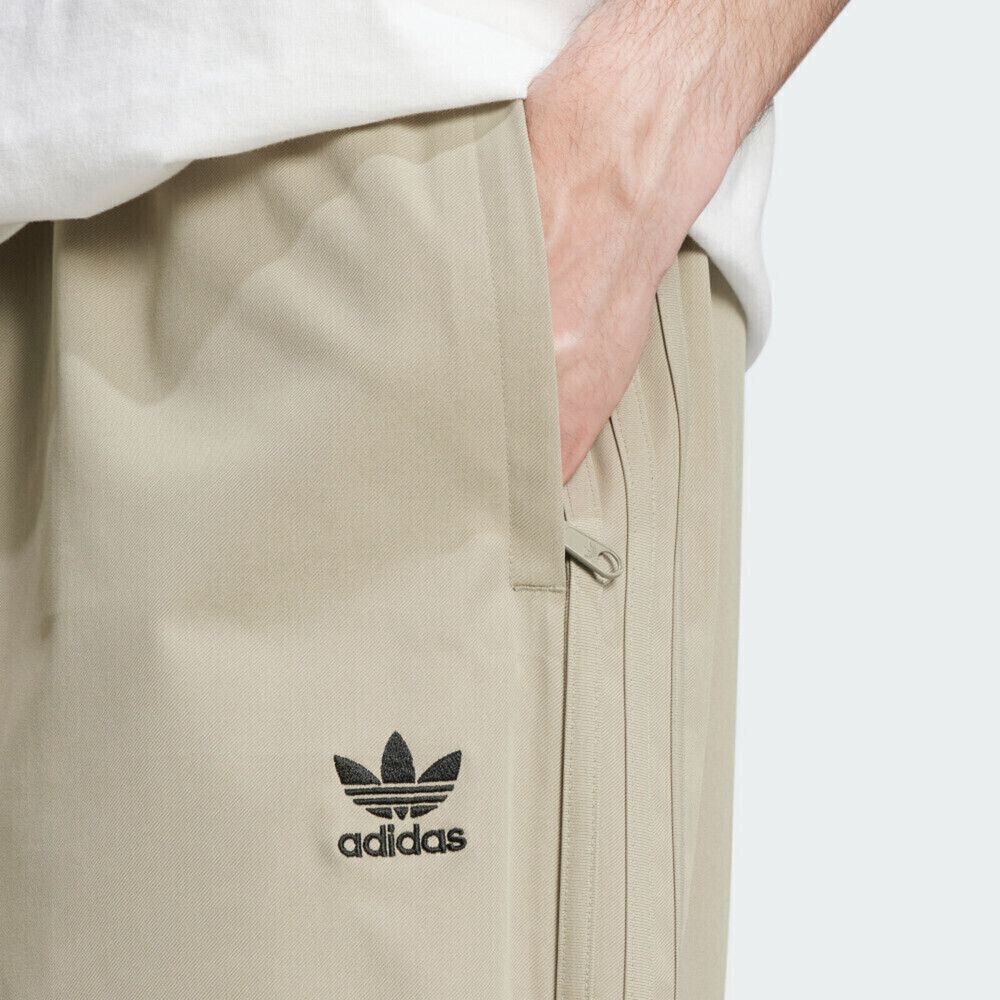 ADIDAS 愛迪達 【ADIDAS】PARACHUTE PANT 長褲 男 卡其色-IZ4849