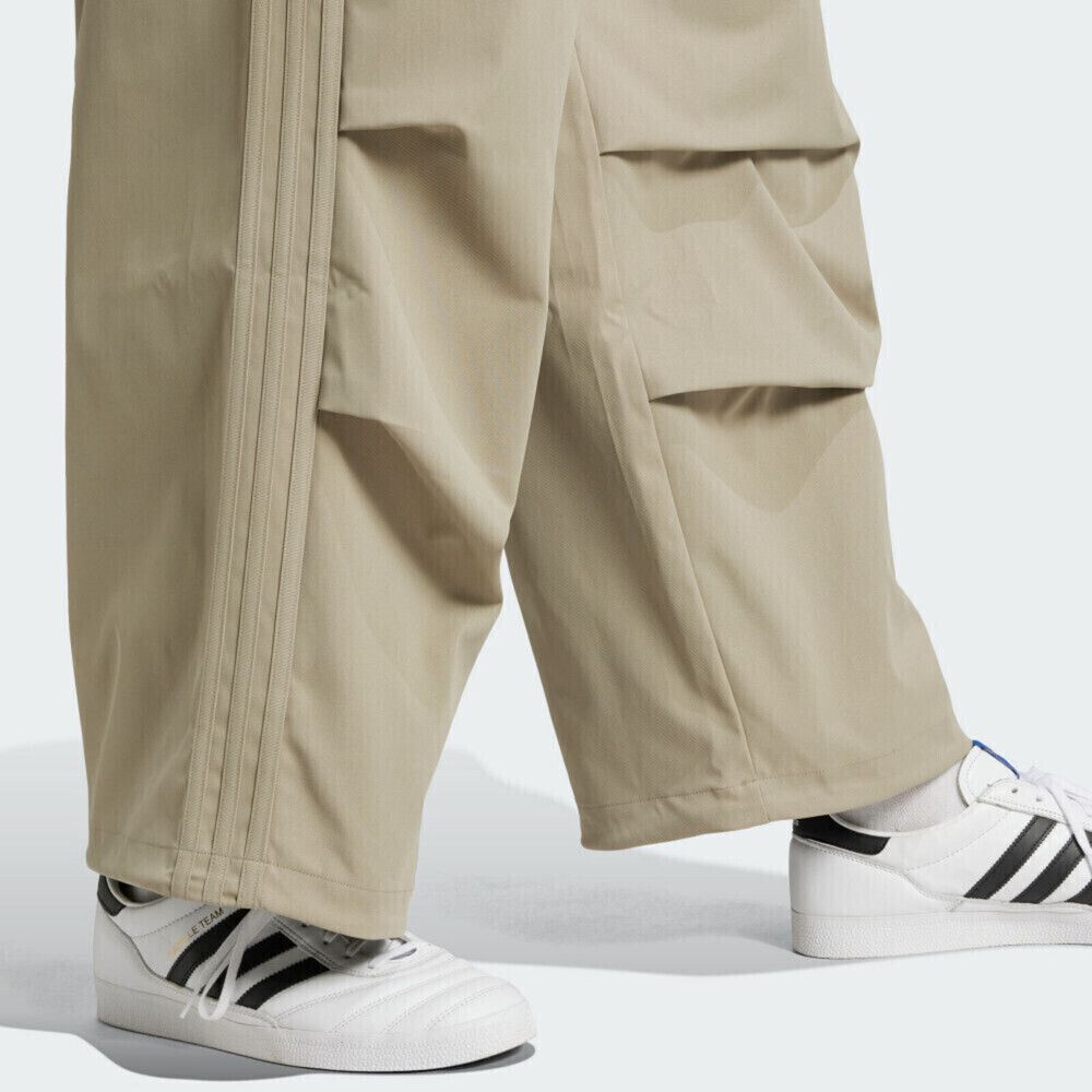 ADIDAS 愛迪達 【ADIDAS】PARACHUTE PANT 長褲 男 卡其色-IZ4849