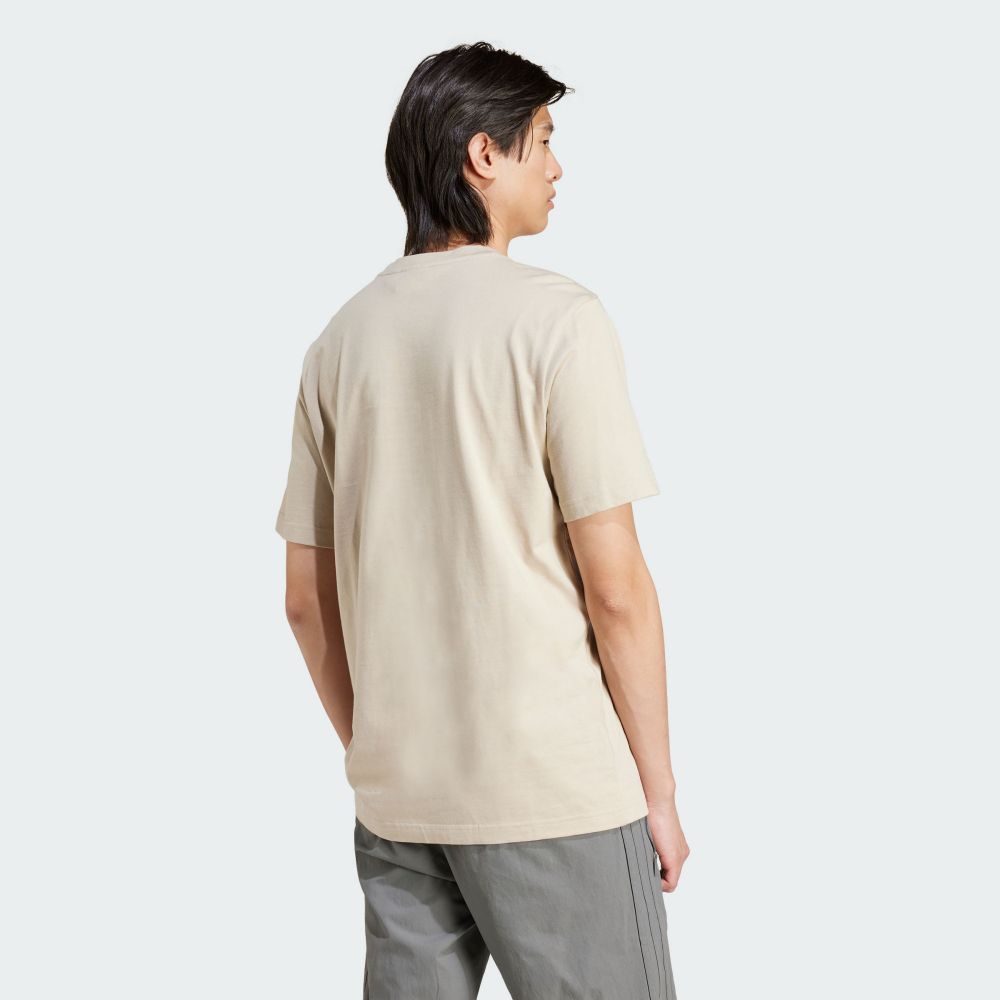 ADIDAS 愛迪達 【ADIDAS】OUTLINE TEE 短袖上衣 男 卡其色-IW5824