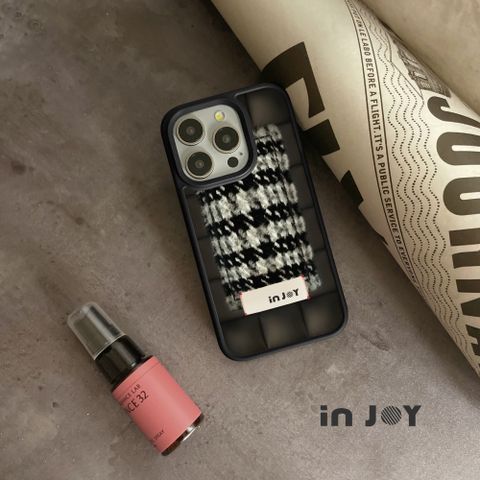 INJOY mall iPhone 16/15/14/13/12/SE3 系列 嘿黑風格調 磨砂手感 防摔手機殼 A款