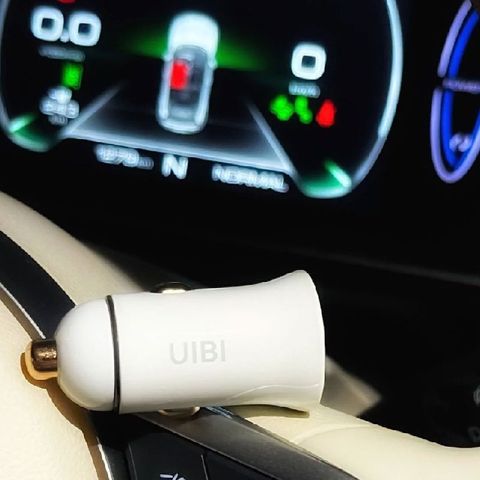 UIBI 30W 雙孔(USB-C + USB A) 快充車充 (PD/QC溫莎白