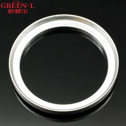 Green.L 綠葉 UV濾鏡轉接環37-40.5mm 保護鏡轉接環(小轉大順接)(銀色)      *舉例來說,裝在口徑37mm鏡頭上,裝了此款轉接環後,則可安裝40.5mm口徑的UV保護鏡.CPL偏光鏡之類的攝影配件!