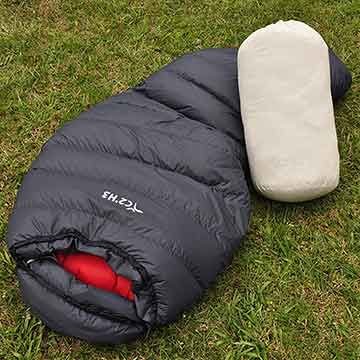 【南紡購物中心】 【C2H3 Outdoor】Trekking 700專業羽絨睡袋~歐洲設計極輕易攜帶之保暖羽絨睡袋