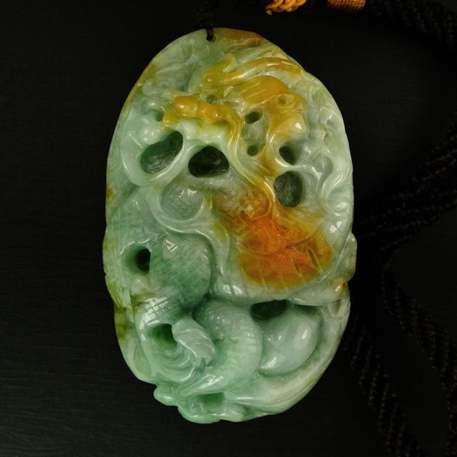 Gemdealler Jewellery 晉佳珠寶   蜜糖飄花精雕祥龍翡翠 天然緬甸A貨　