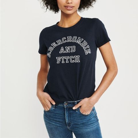 Abercrombie & Fitch AF 麋鹿 A&F 經典文字印刷短袖T恤(女)-深藍色