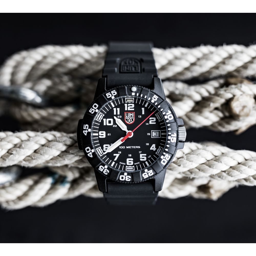 LUMINOX 雷明時 SEA TURTLE 海龜系列女士運動錶 - 黑x白 / (0301)