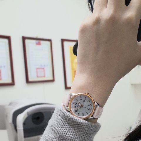 環保太陽能動力SEIKO 精工 LUKIA 快樂好時光時尚腕錶 V137-0CG0K SUT300J1 皮帶(32mm)
